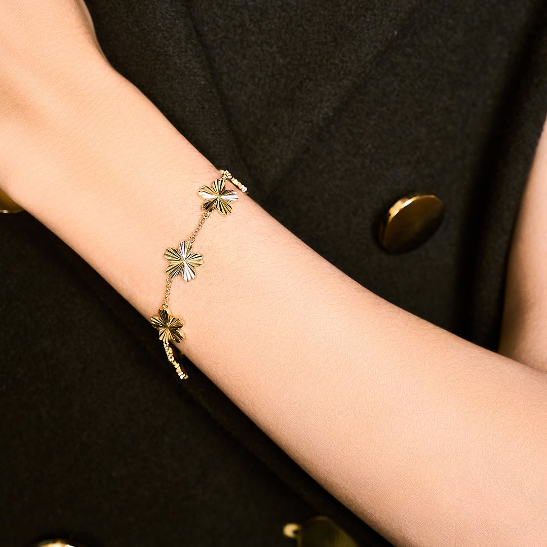 Cherry Blossom Gleam 7-Flower Gold Bracelet (18K Gold Plated) - BLACK BY BLUE BRAVE